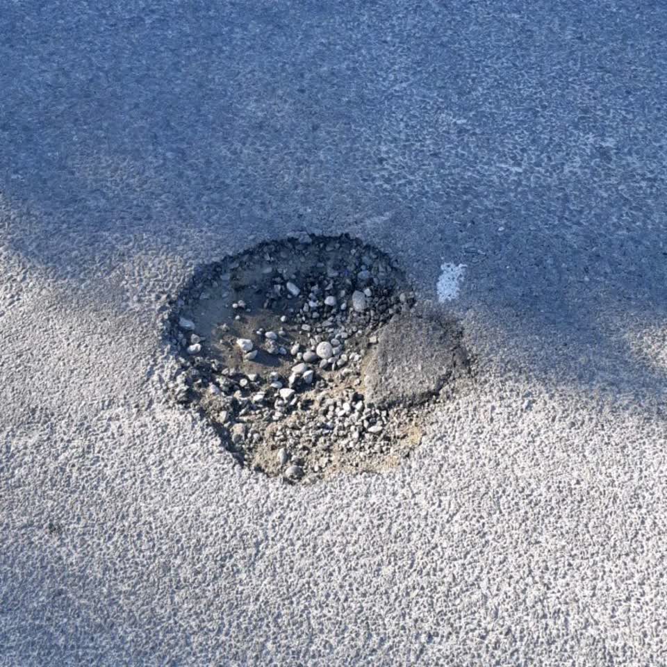 The photograph attached to this roading/streets report