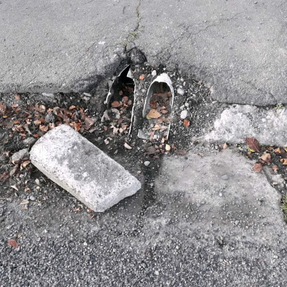 The photograph attached to this roading/streets report