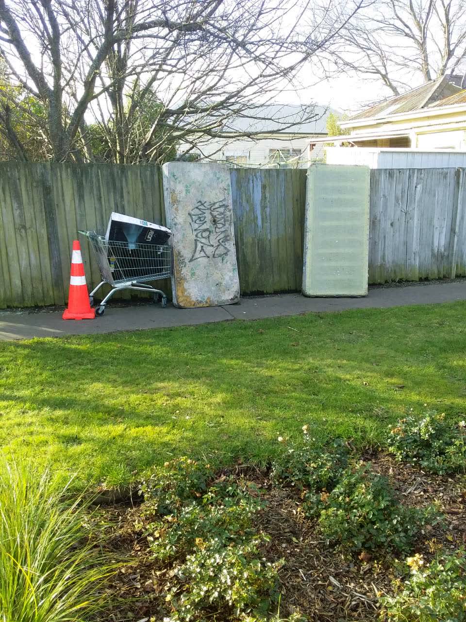 The photograph attached to this rubbish/recycling report