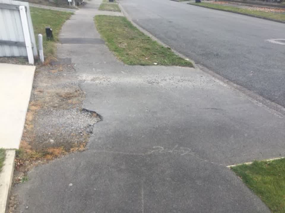 The photograph attached to this roading/streets report