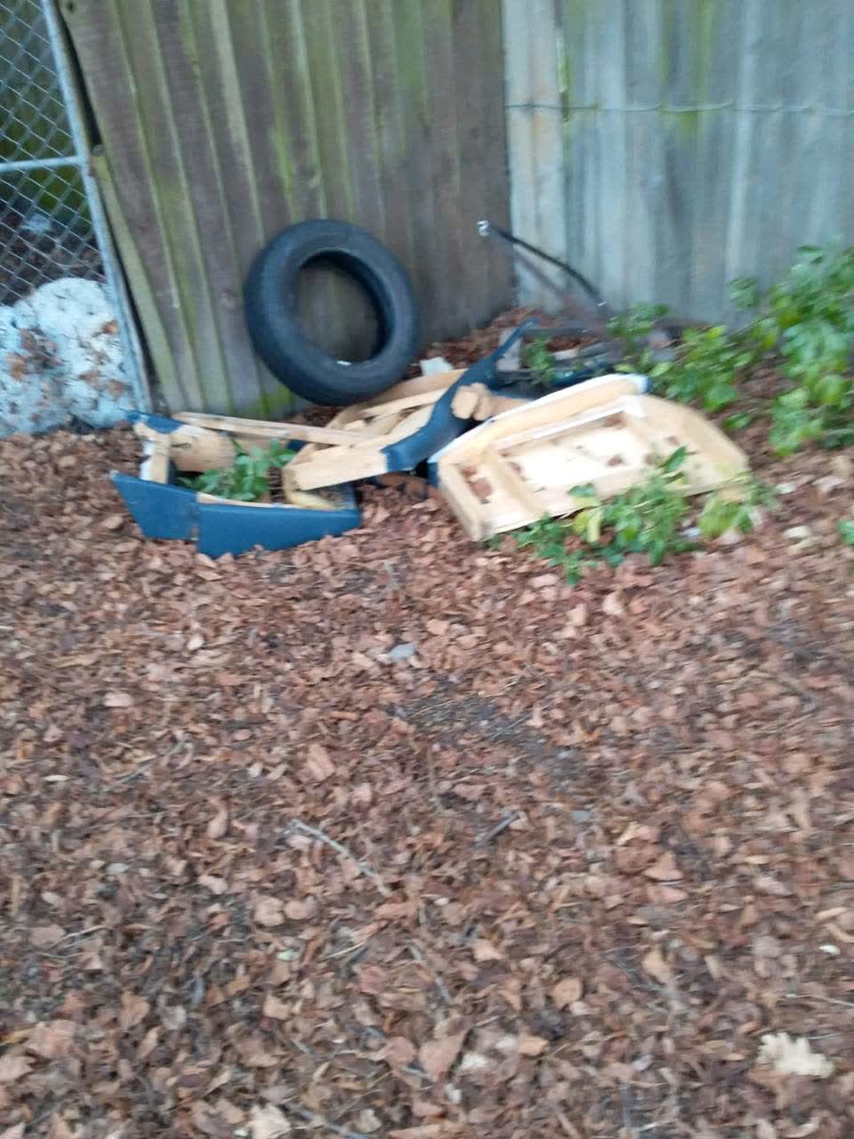 The photograph attached to this rubbish/recycling report