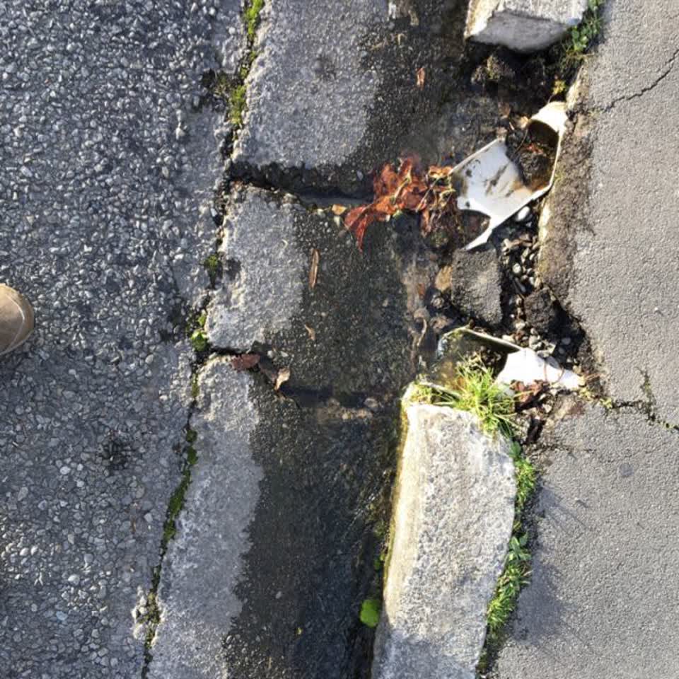 The photograph attached to this roading/streets report