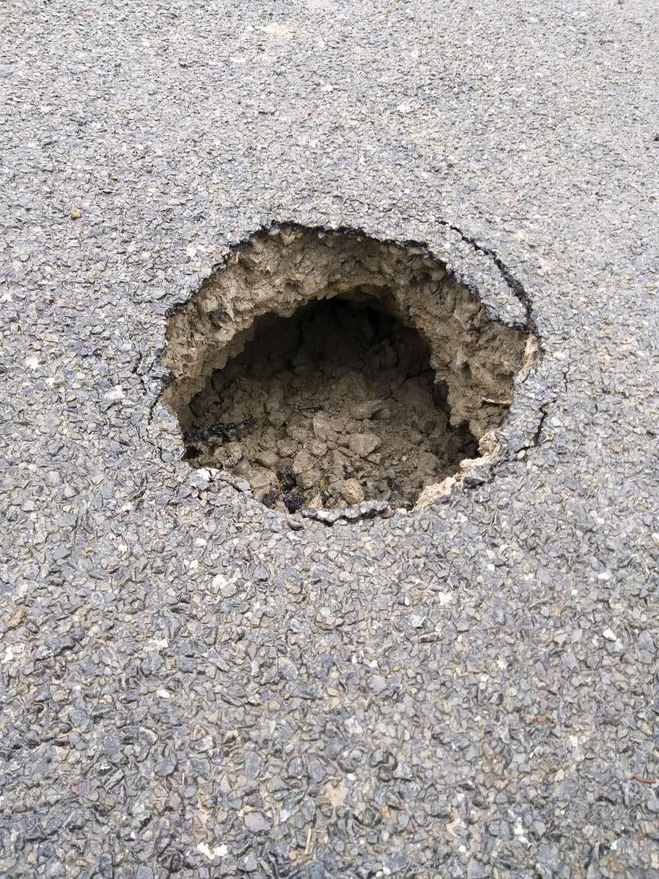 The photograph attached to this roading/streets report