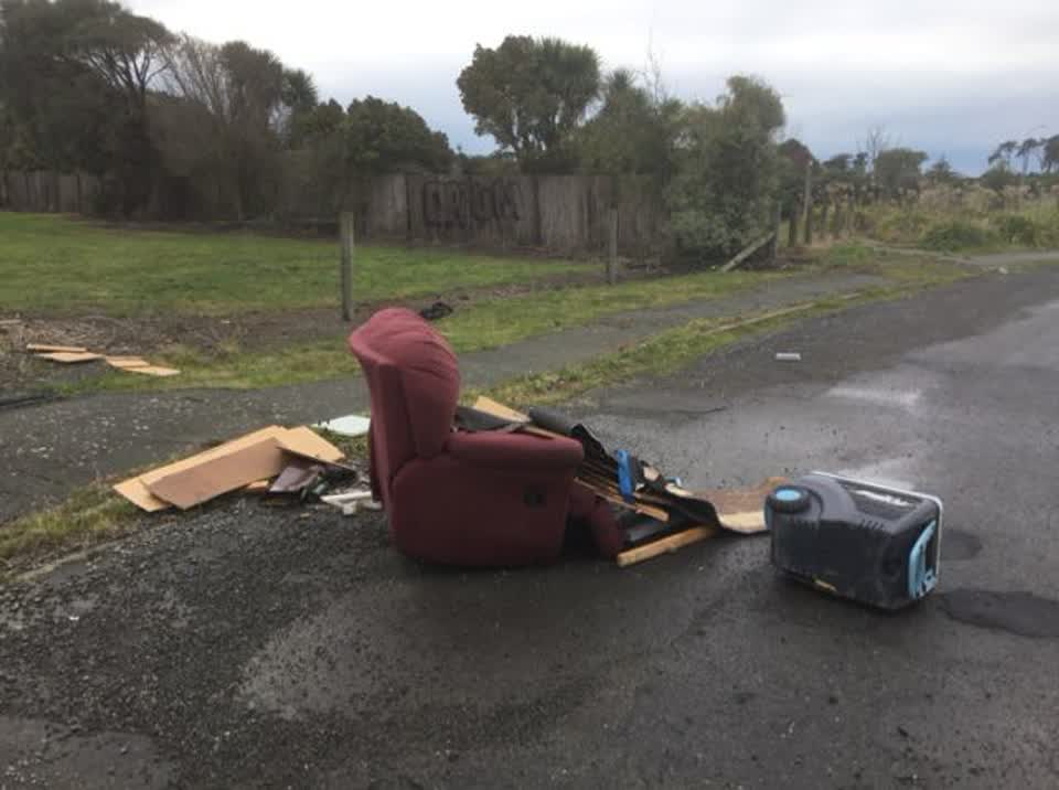 The photograph attached to this rubbish/recycling report