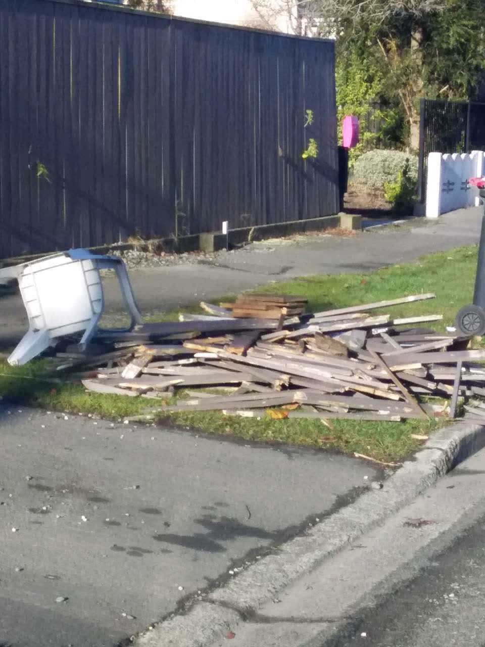 The photograph attached to this rubbish/recycling report