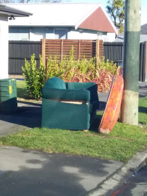 Rubbish/Recycling, a report photo