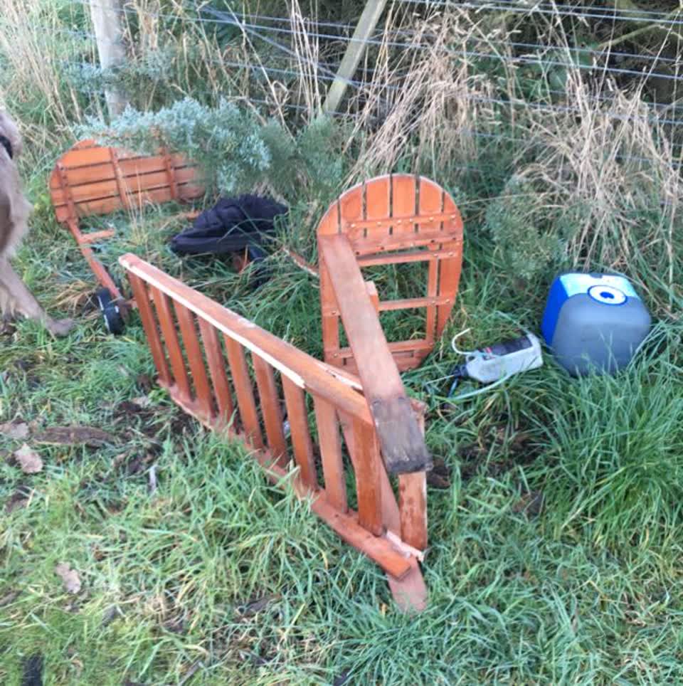 The photograph attached to this rubbish/recycling report