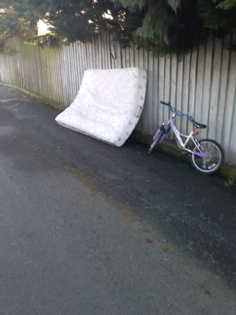 Rubbish/Recycling, a report photo