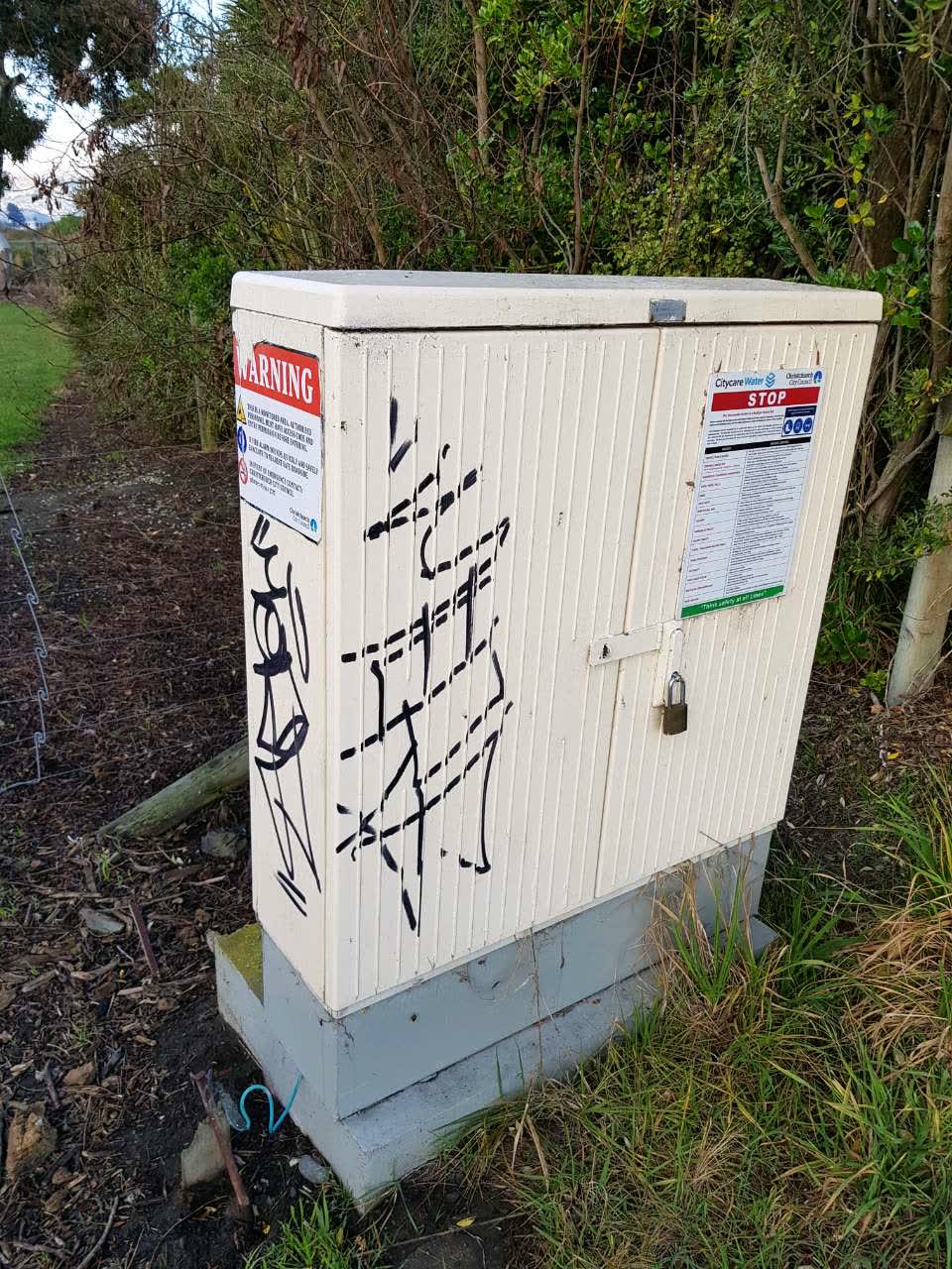 The photograph attached to this graffiti report
