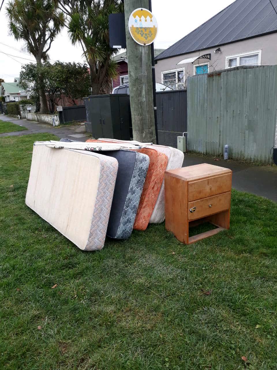 The photograph attached to this rubbish/recycling report