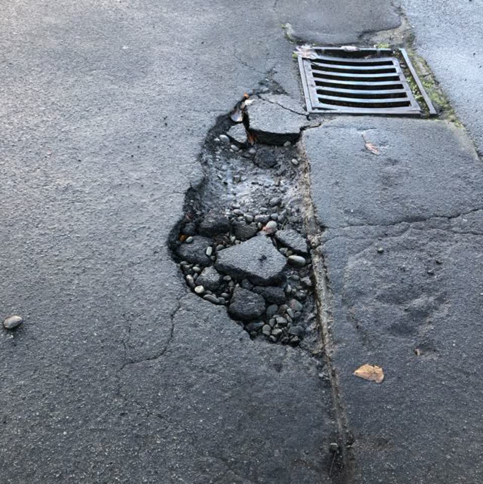 The photograph attached to this roading/streets report