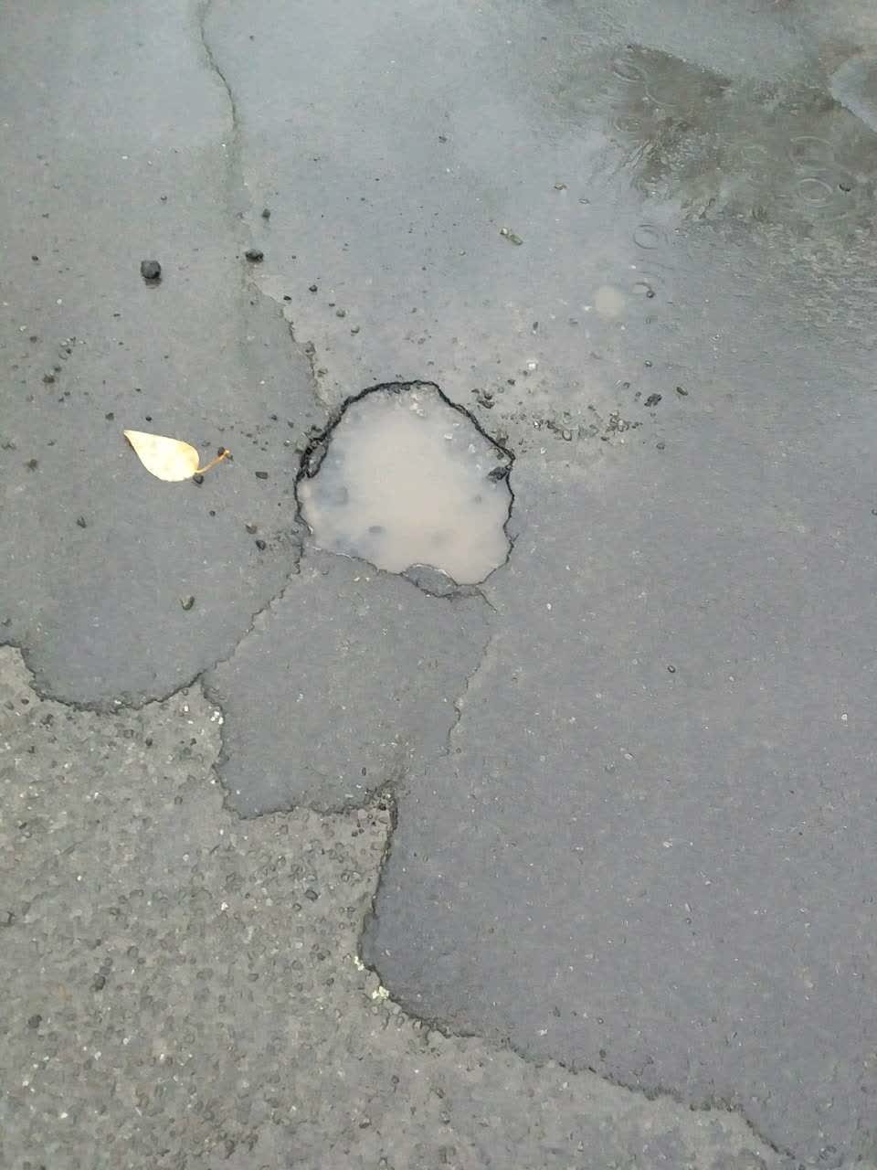 The photograph attached to this roading/streets report