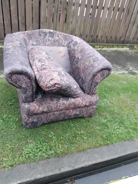 Rubbish/Recycling, a report photo