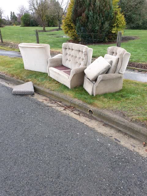 Rubbish/Recycling, a report photo
