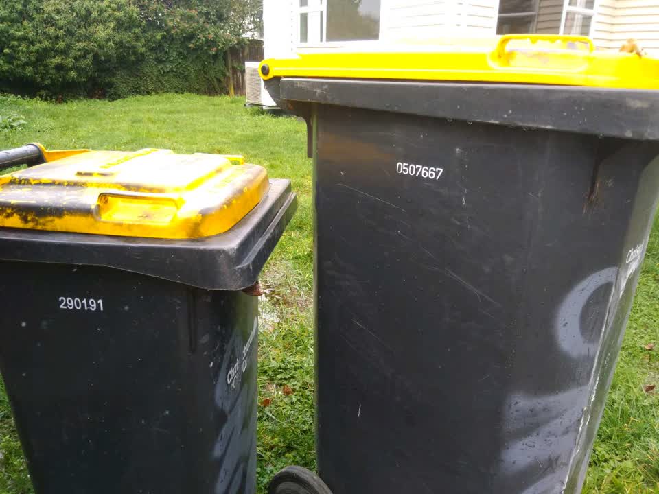 The photograph attached to this rubbish/recycling report