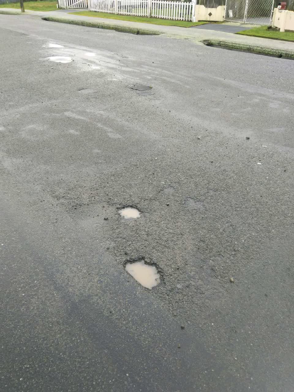 The photograph attached to this roading/streets report