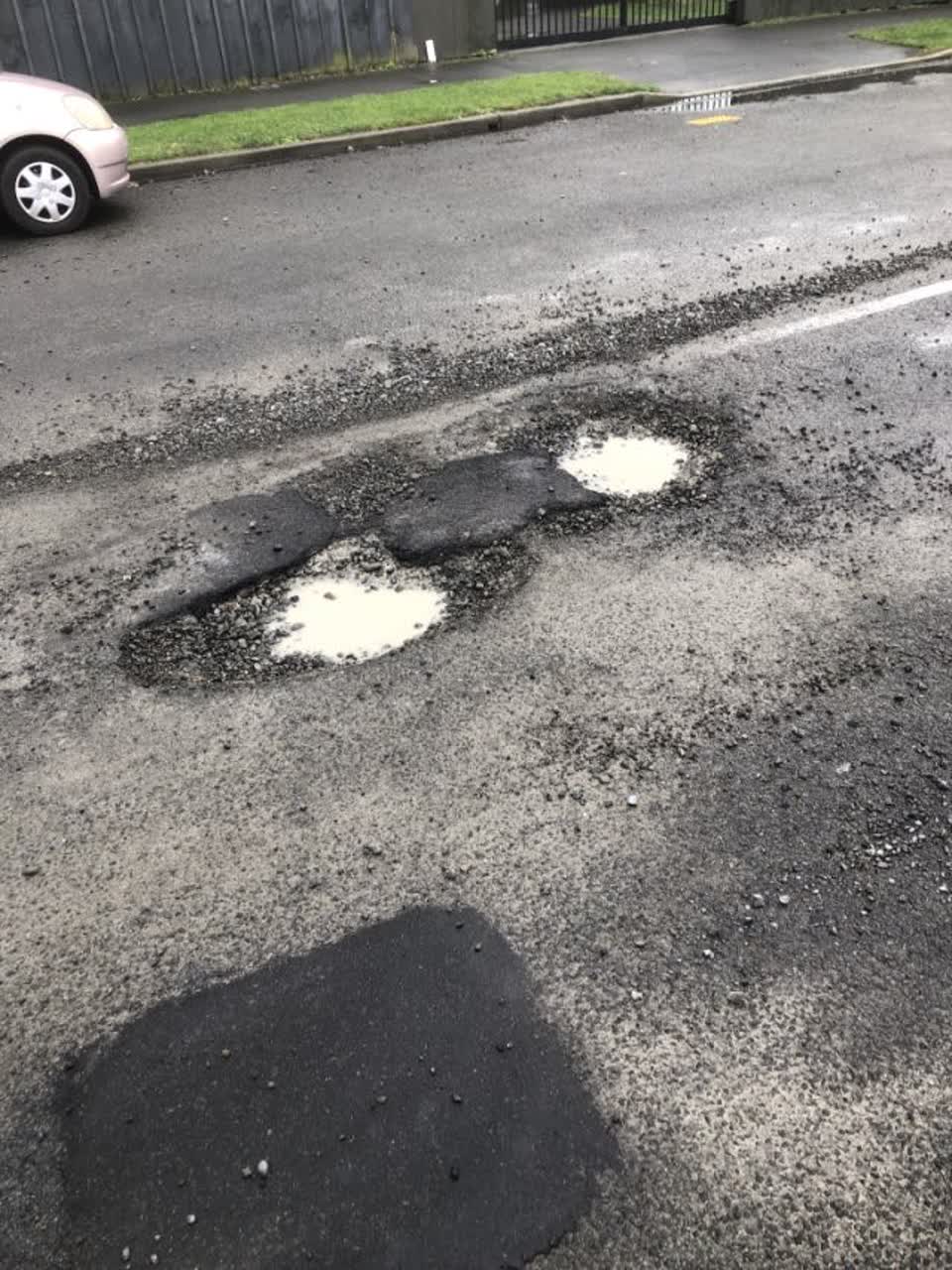 The photograph attached to this roading/streets report