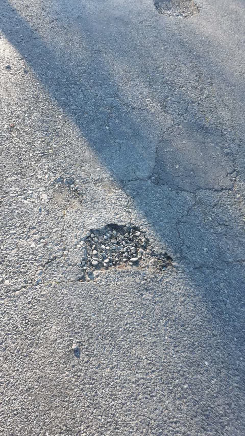 The photograph attached to this roading/streets report