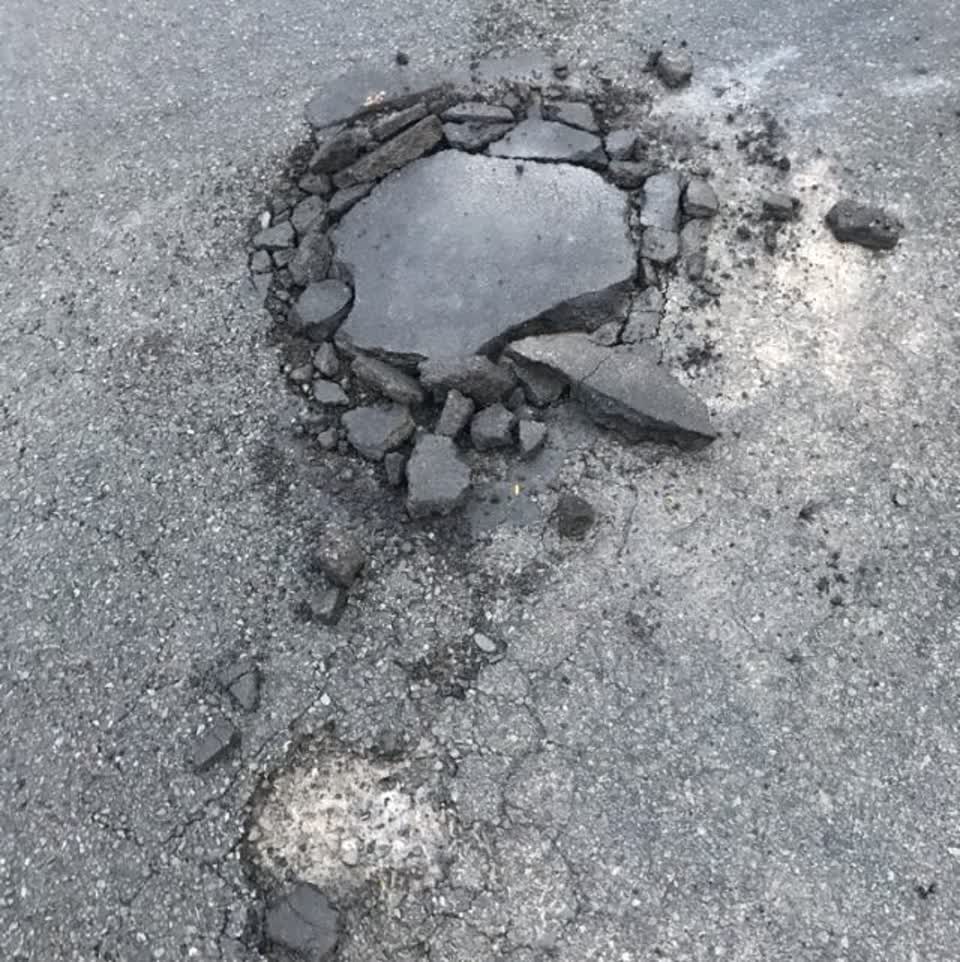 The photograph attached to this roading/streets report