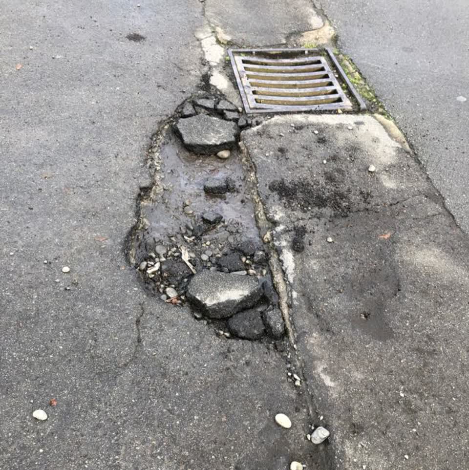 The photograph attached to this roading/streets report