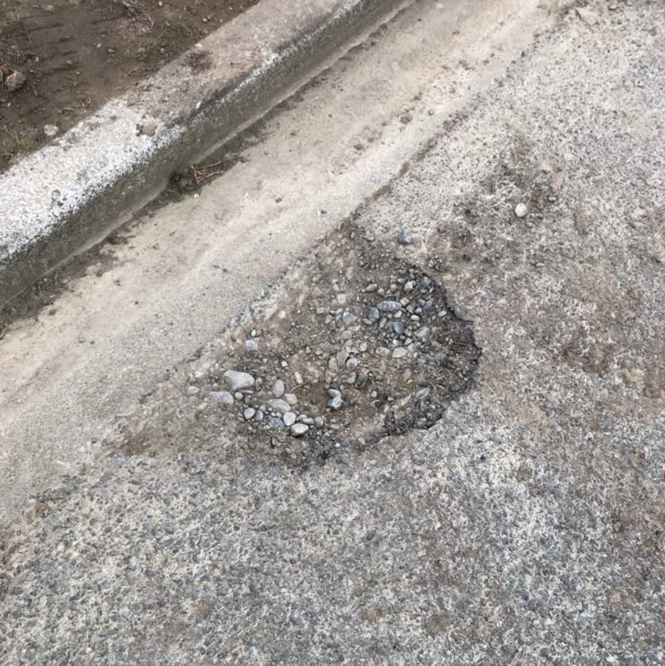 The photograph attached to this roading/streets report