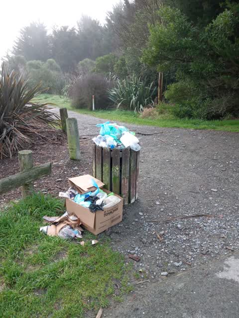Rubbish/Recycling, a report photo