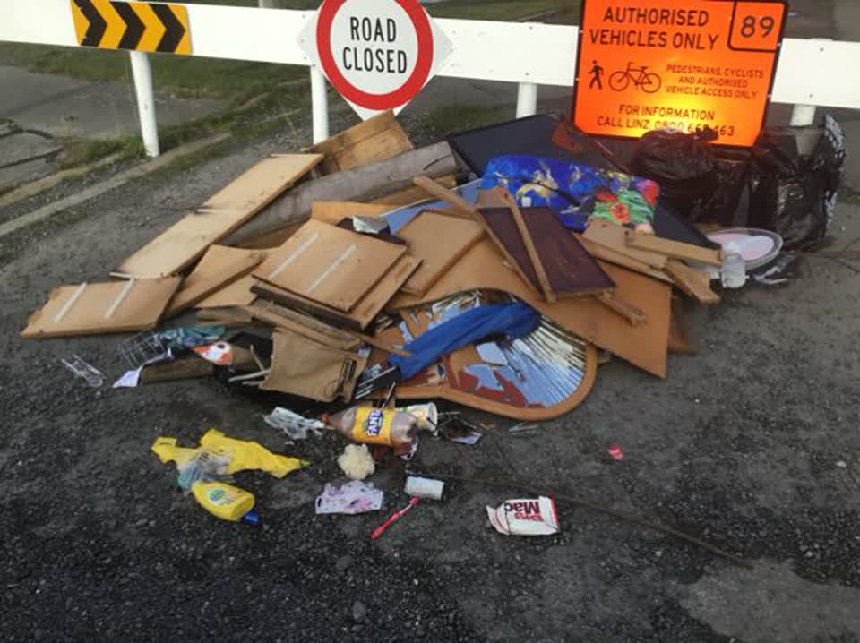 The photograph attached to this rubbish/recycling report
