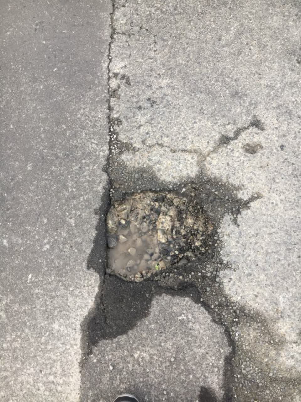 The photograph attached to this roading/streets report