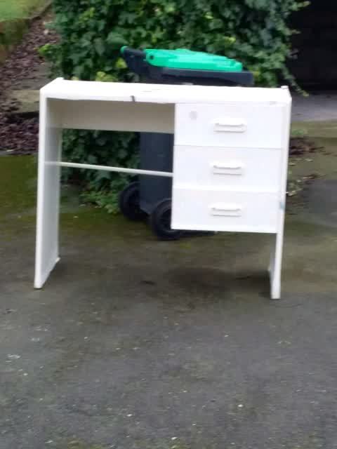 Rubbish/Recycling, a report photo
