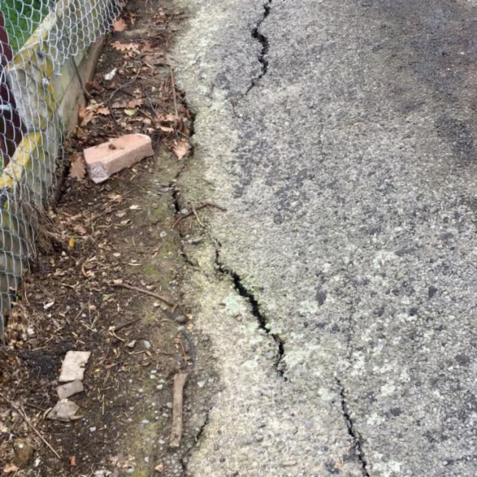 The photograph attached to this roading/streets report