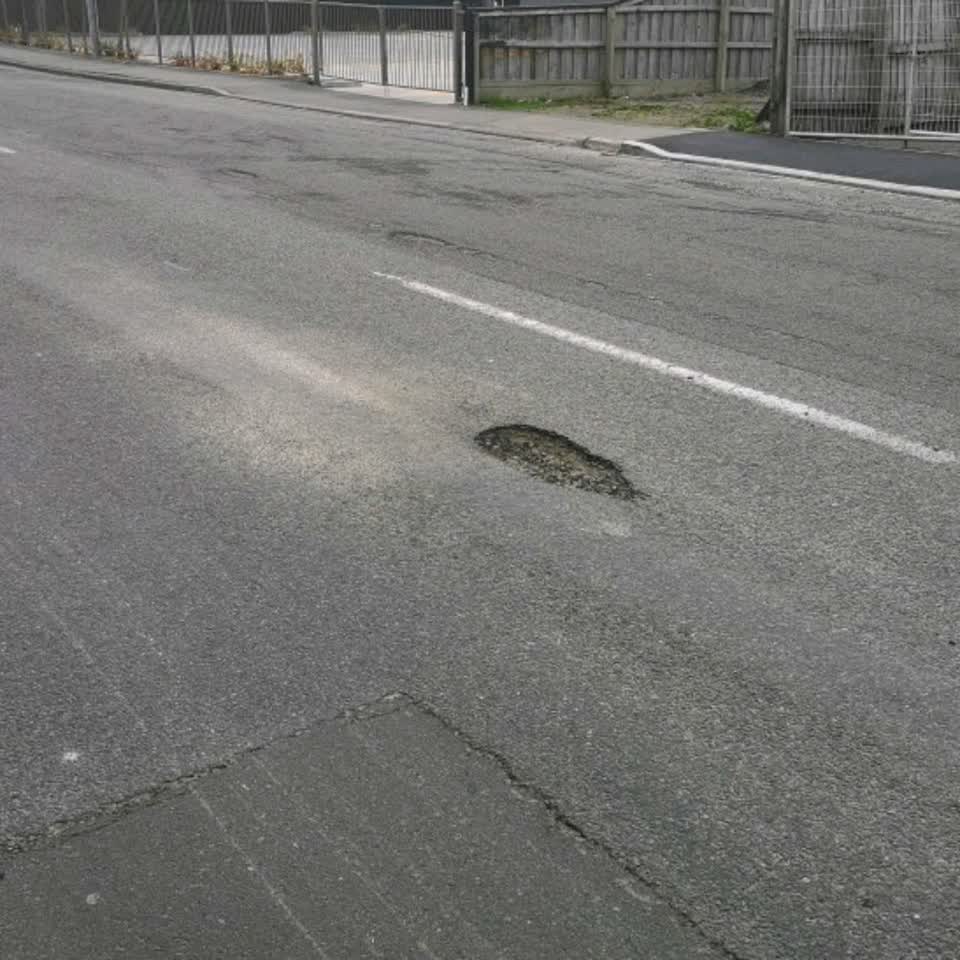 The photograph attached to this roading/streets report
