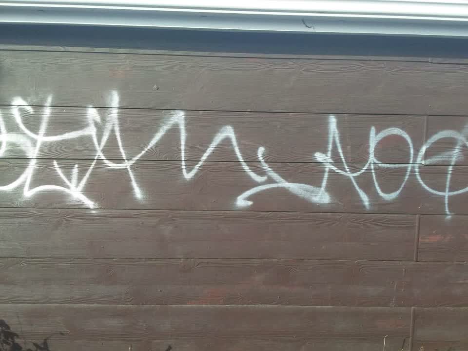 The photograph attached to this graffiti report