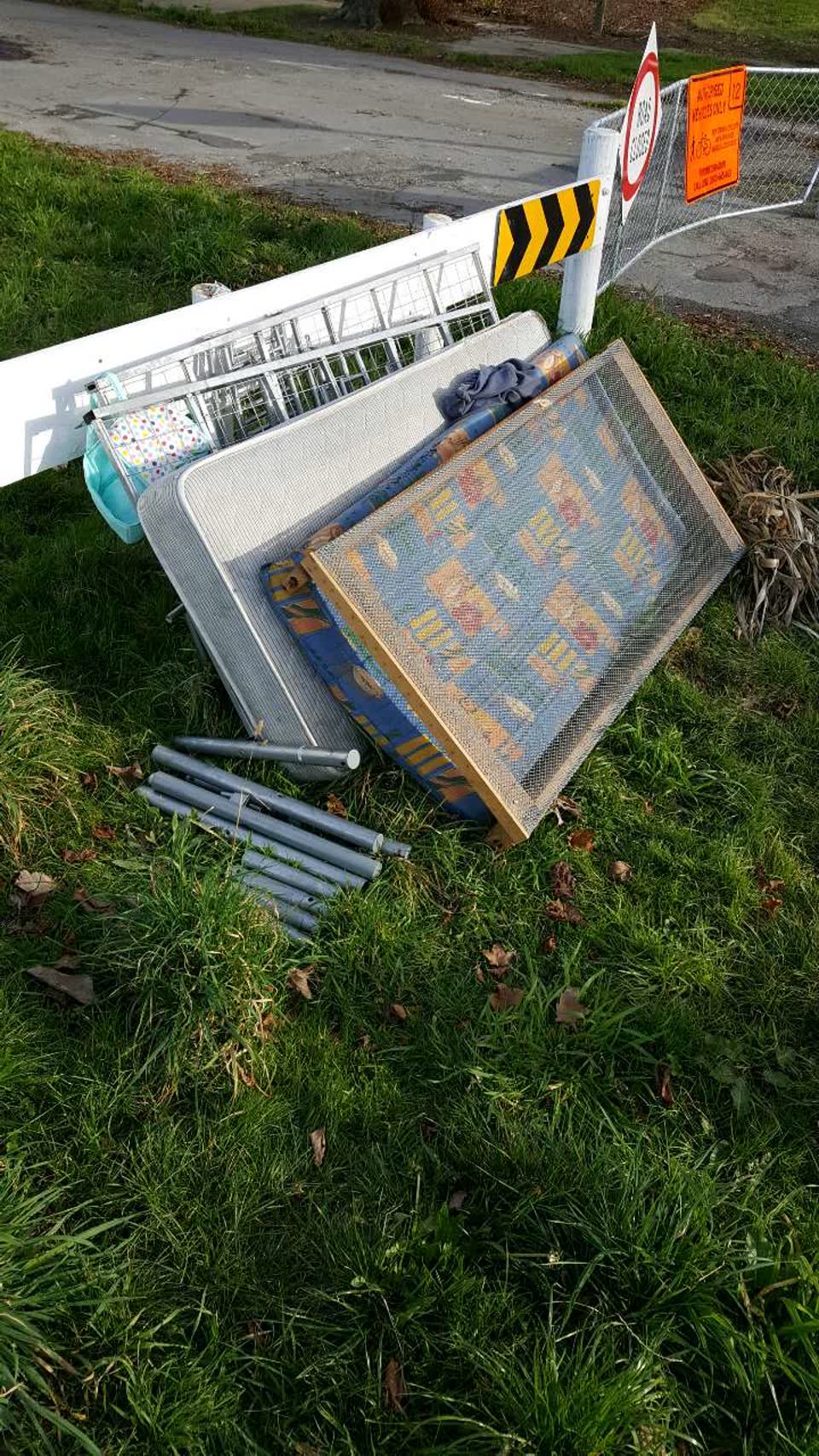 The photograph attached to this rubbish/recycling report