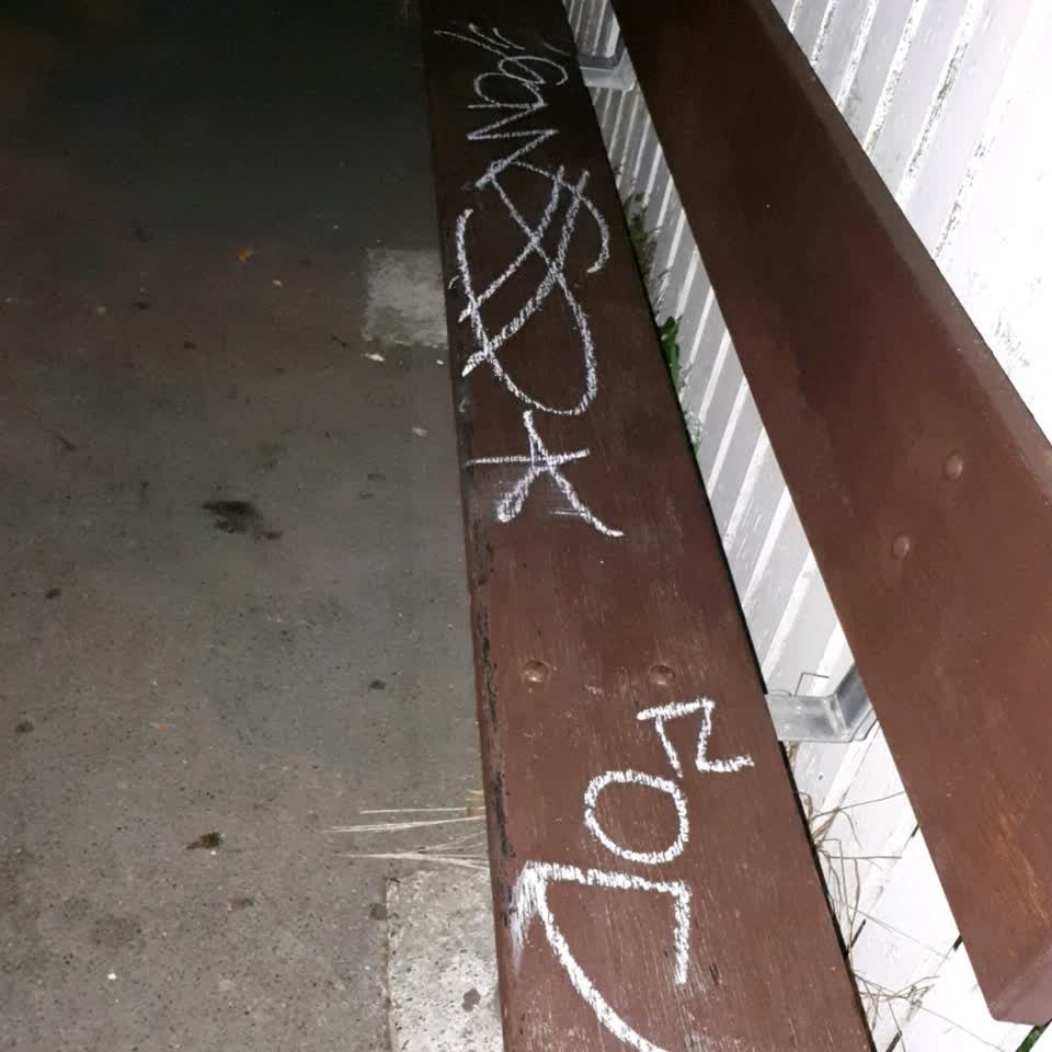 The photograph attached to this graffiti report