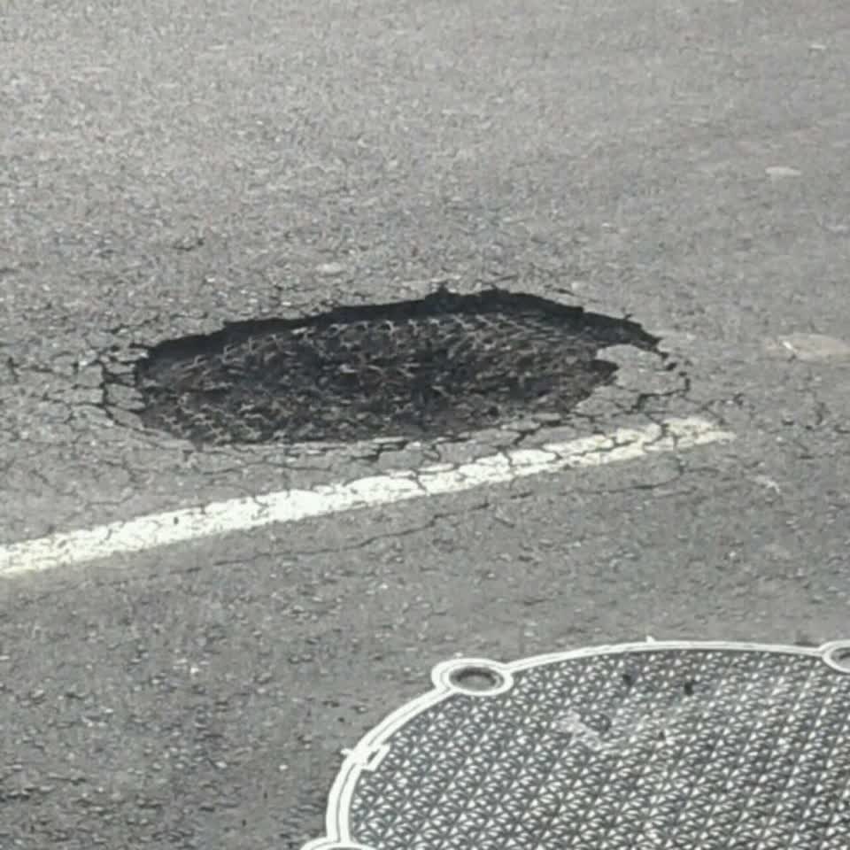 The photograph attached to this roading/streets report