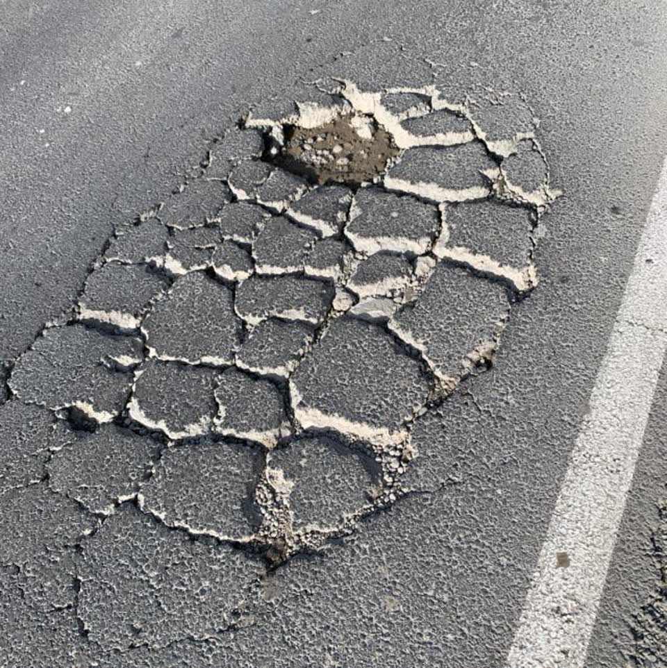 The photograph attached to this roading/streets report