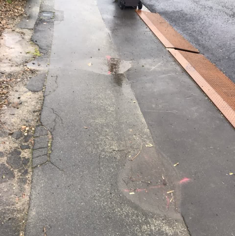The photograph attached to this roading/streets report