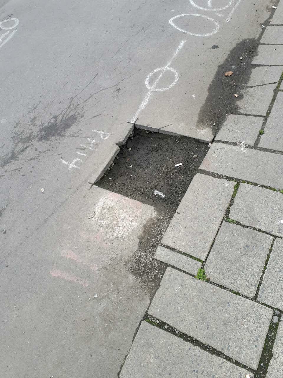 The photograph attached to this roading/streets report