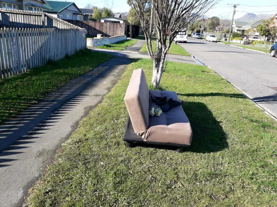 The photograph attached to this rubbish/recycling report