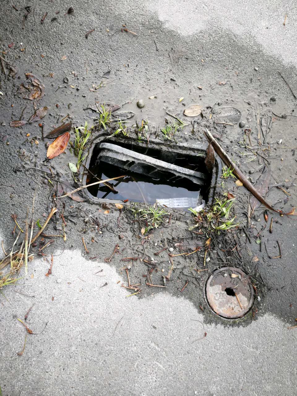 The photograph attached to this roading/streets report