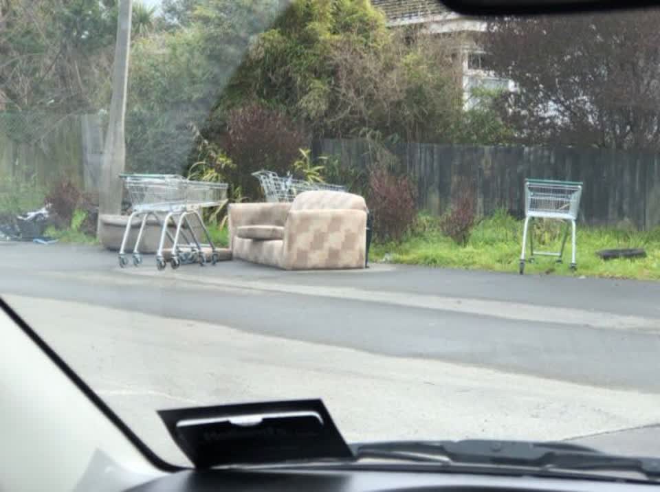 The photograph attached to this rubbish/recycling report