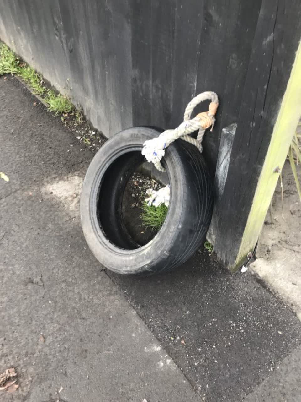 The photograph attached to this rubbish/recycling report