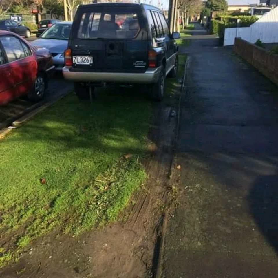 The photograph attached to this roading/streets report