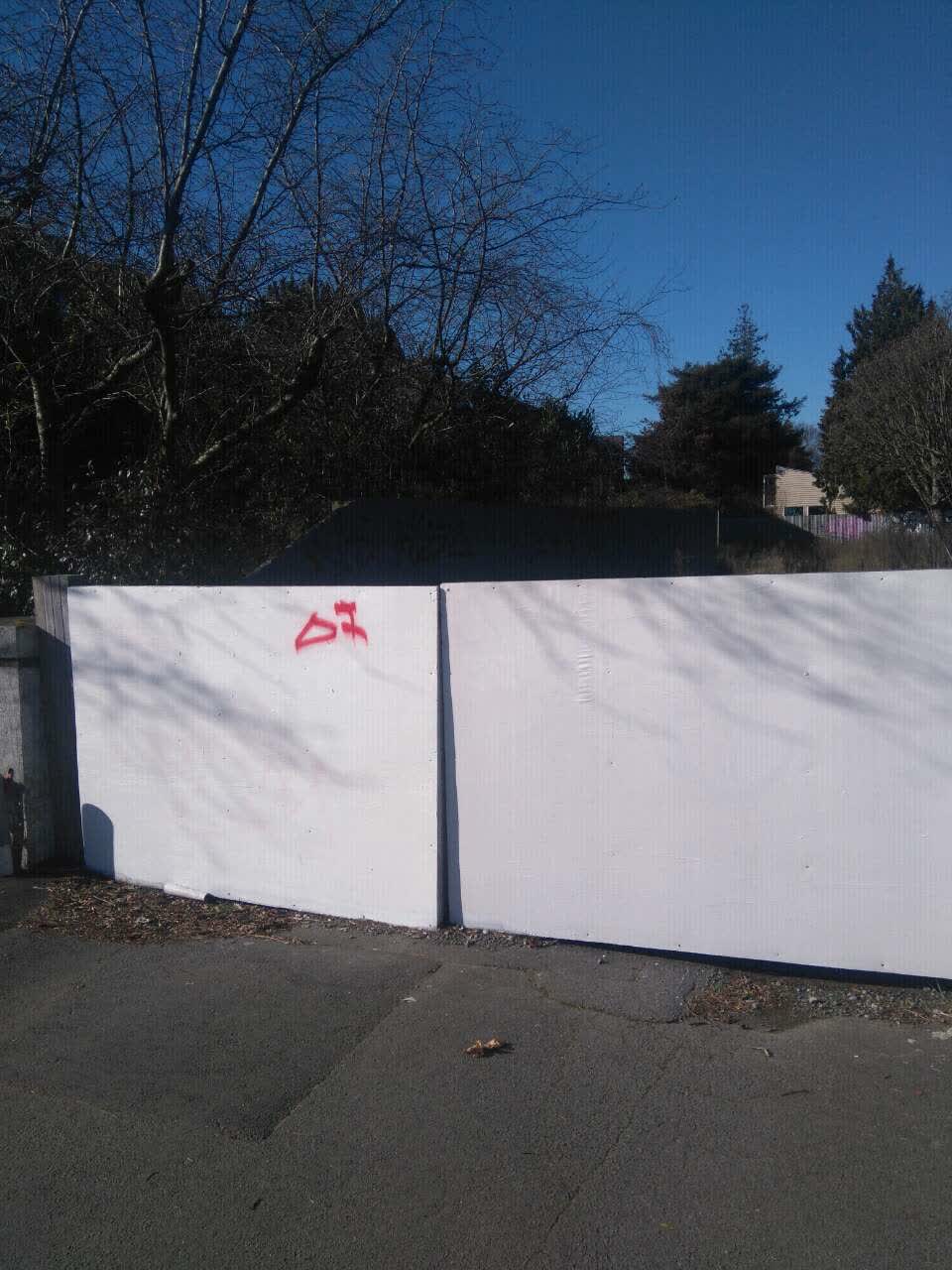 The photograph attached to this graffiti report