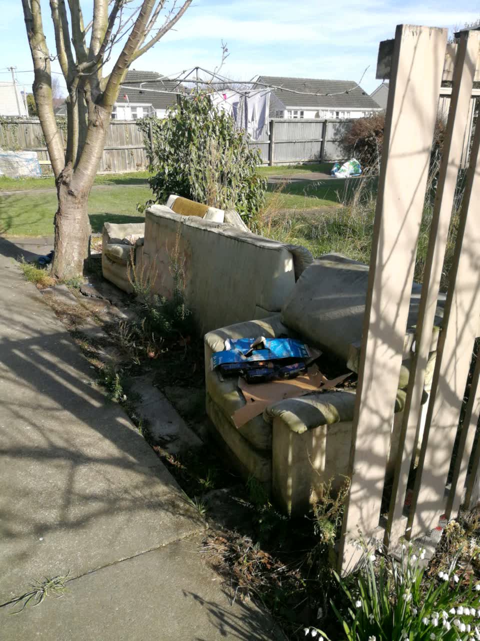 The photograph attached to this rubbish/recycling report
