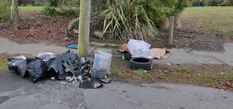 Rubbish/Recycling, a report photo