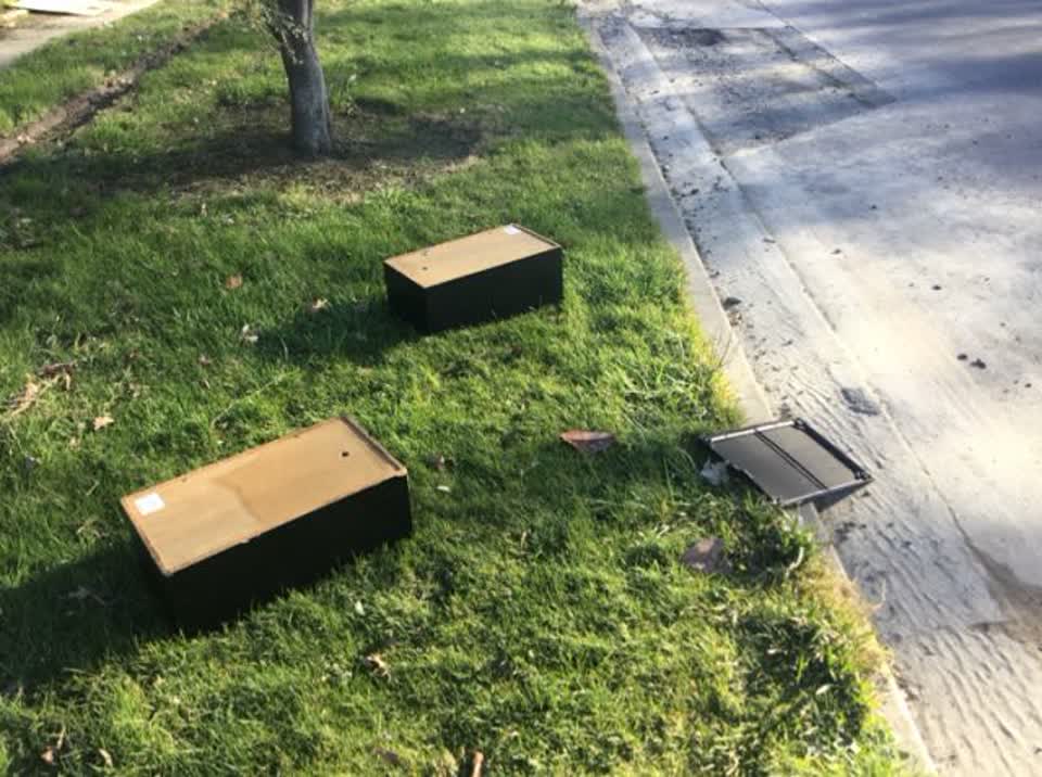 The photograph attached to this rubbish/recycling report
