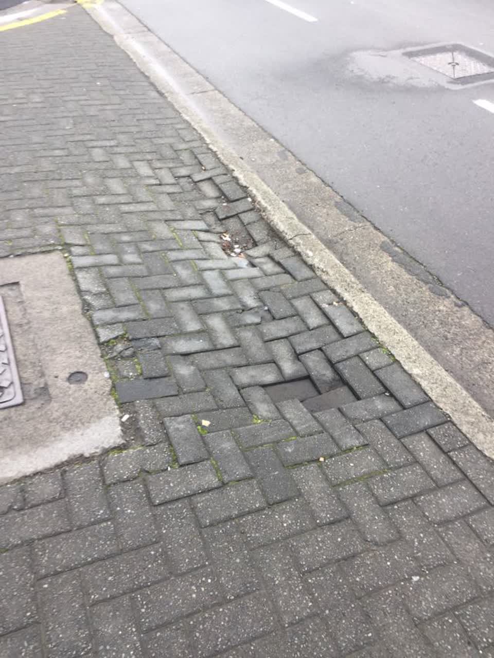 The photograph attached to this roading/streets report