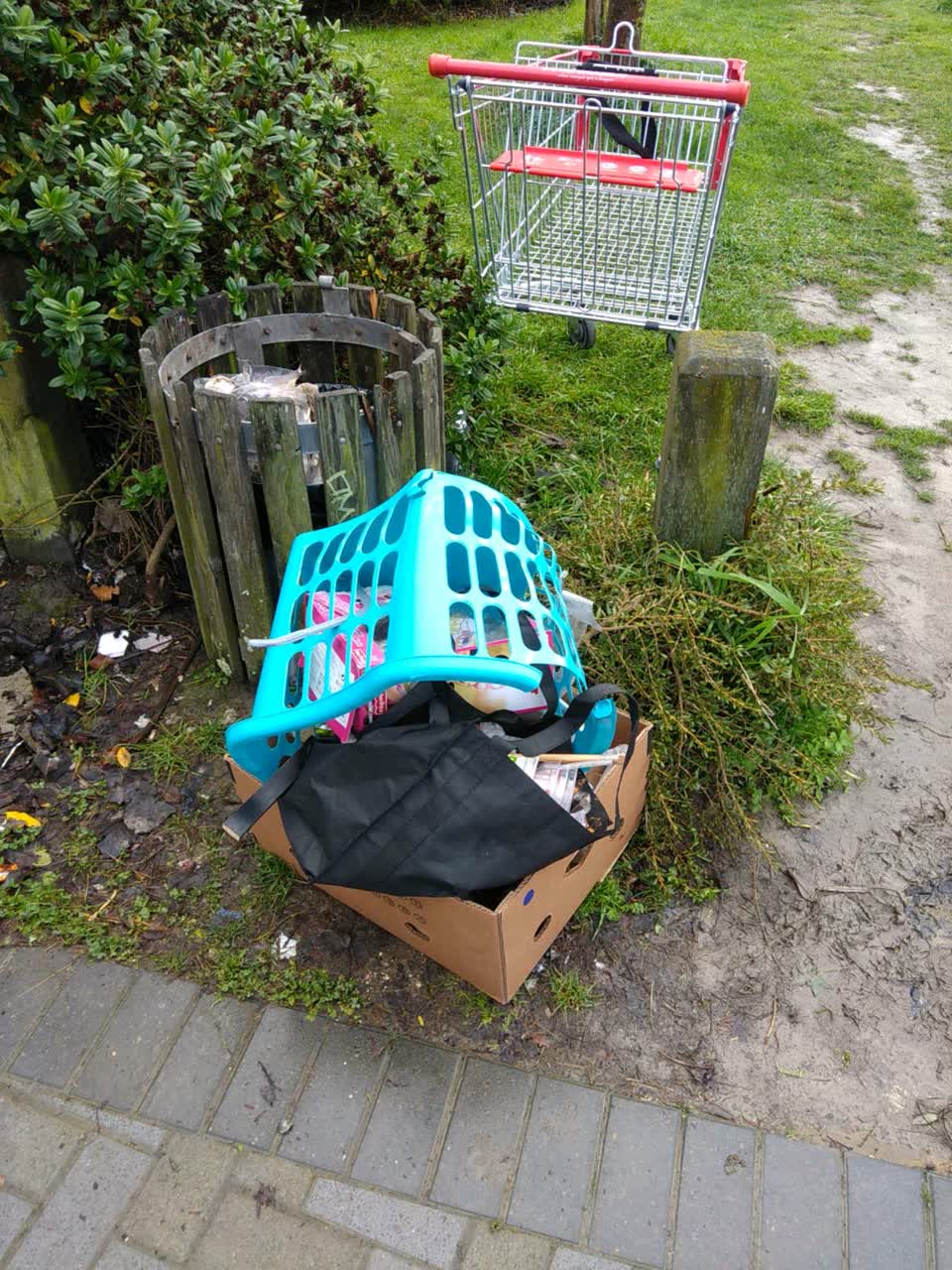 The photograph attached to this rubbish/recycling report