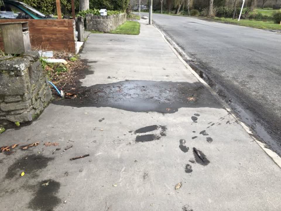 The photograph attached to this roading/streets report